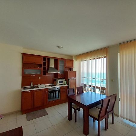 Апартаменти Съни Бей Pantai Sunny Luaran gambar