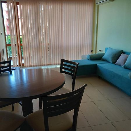 Апартаменти Съни Бей Pantai Sunny Luaran gambar