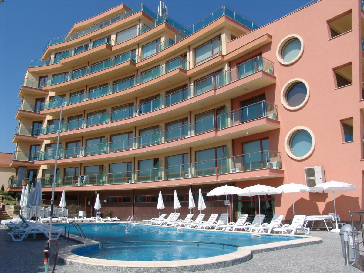 Апартаменти Съни Бей Pantai Sunny Luaran gambar