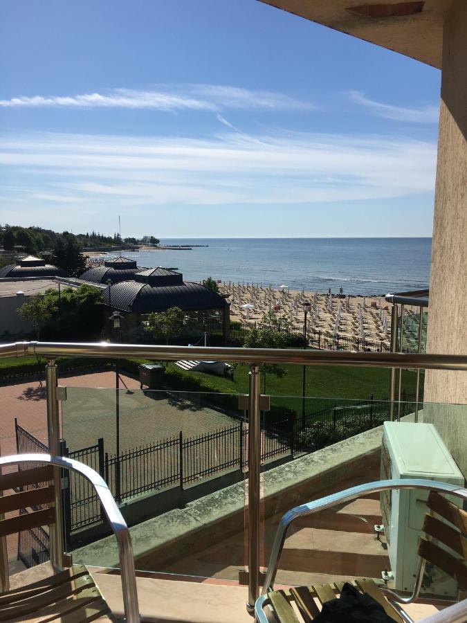 Апартаменти Съни Бей Pantai Sunny Luaran gambar