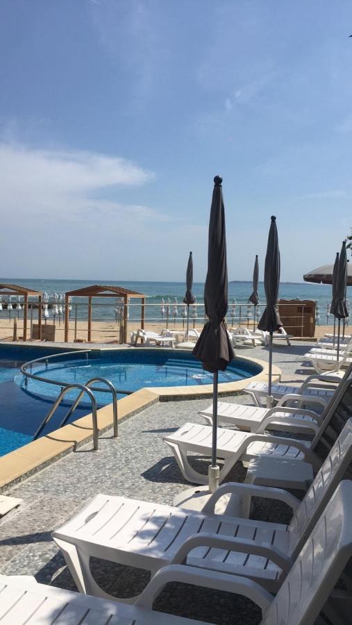Апартаменти Съни Бей Pantai Sunny Luaran gambar