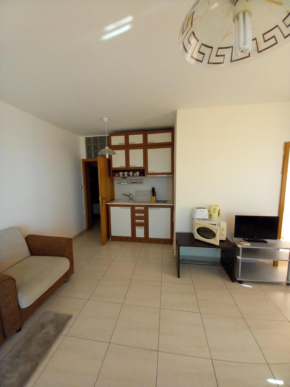 Апартаменти Съни Бей Pantai Sunny Luaran gambar