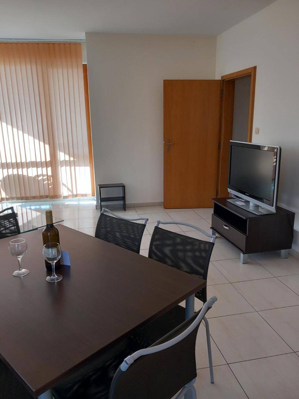 Апартаменти Съни Бей Pantai Sunny Luaran gambar