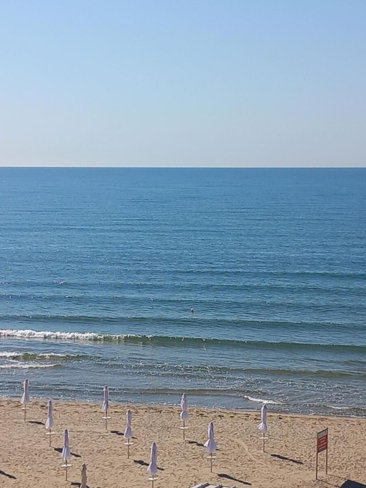 Апартаменти Съни Бей Pantai Sunny Luaran gambar