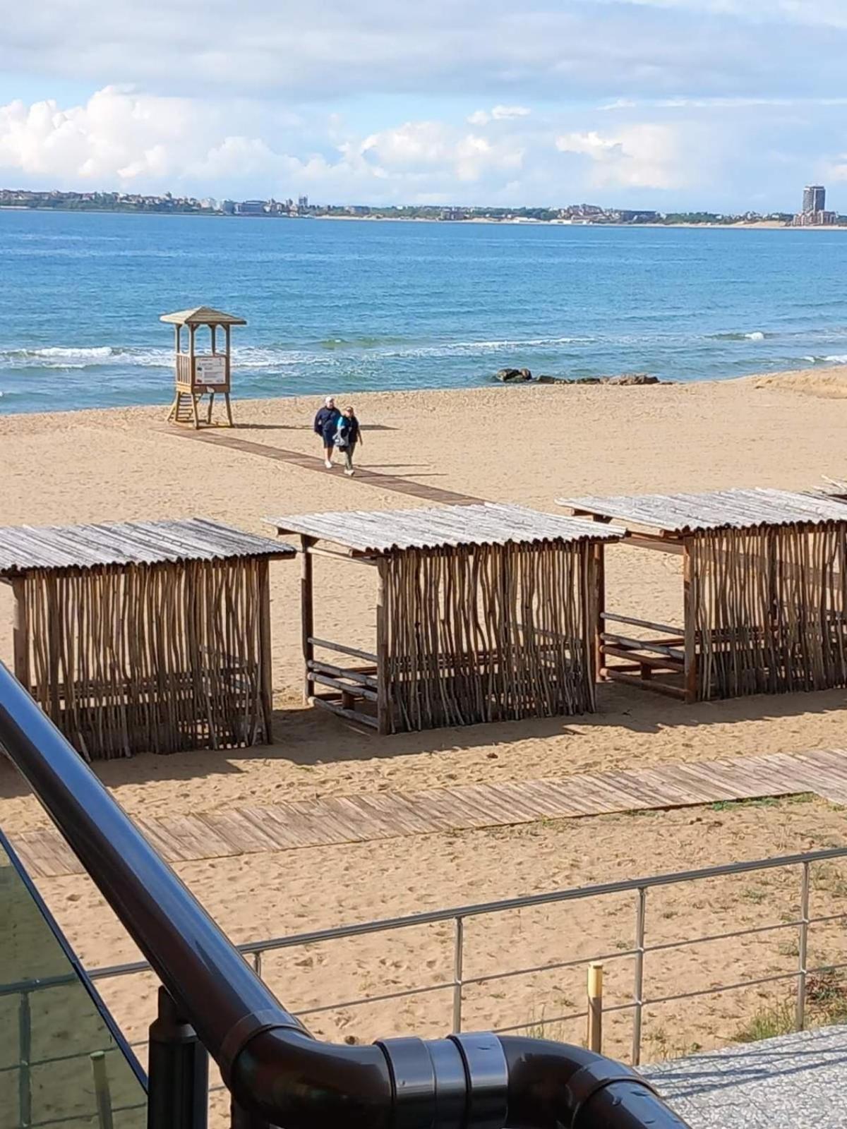 Апартаменти Съни Бей Pantai Sunny Luaran gambar