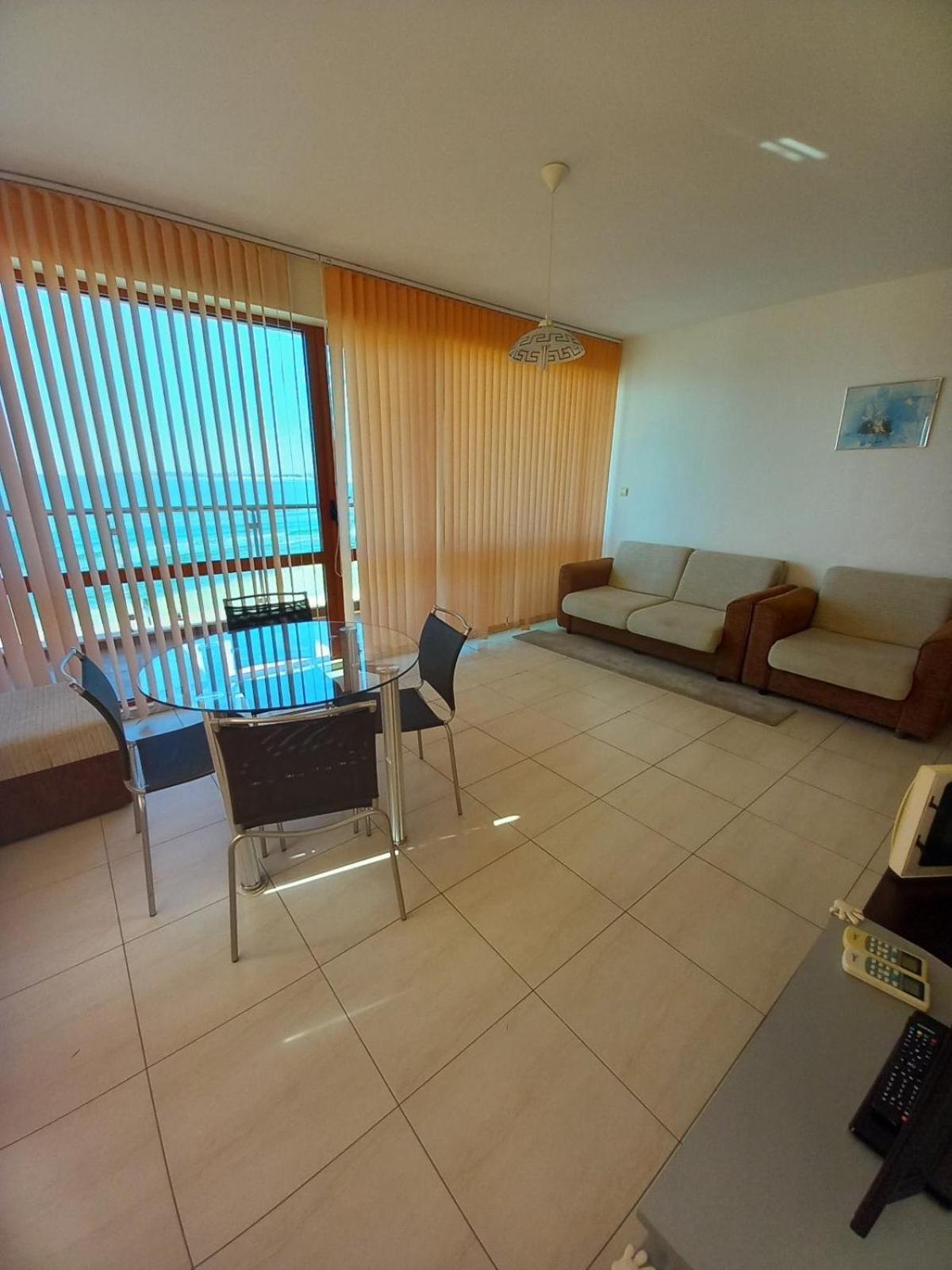 Апартаменти Съни Бей Pantai Sunny Luaran gambar