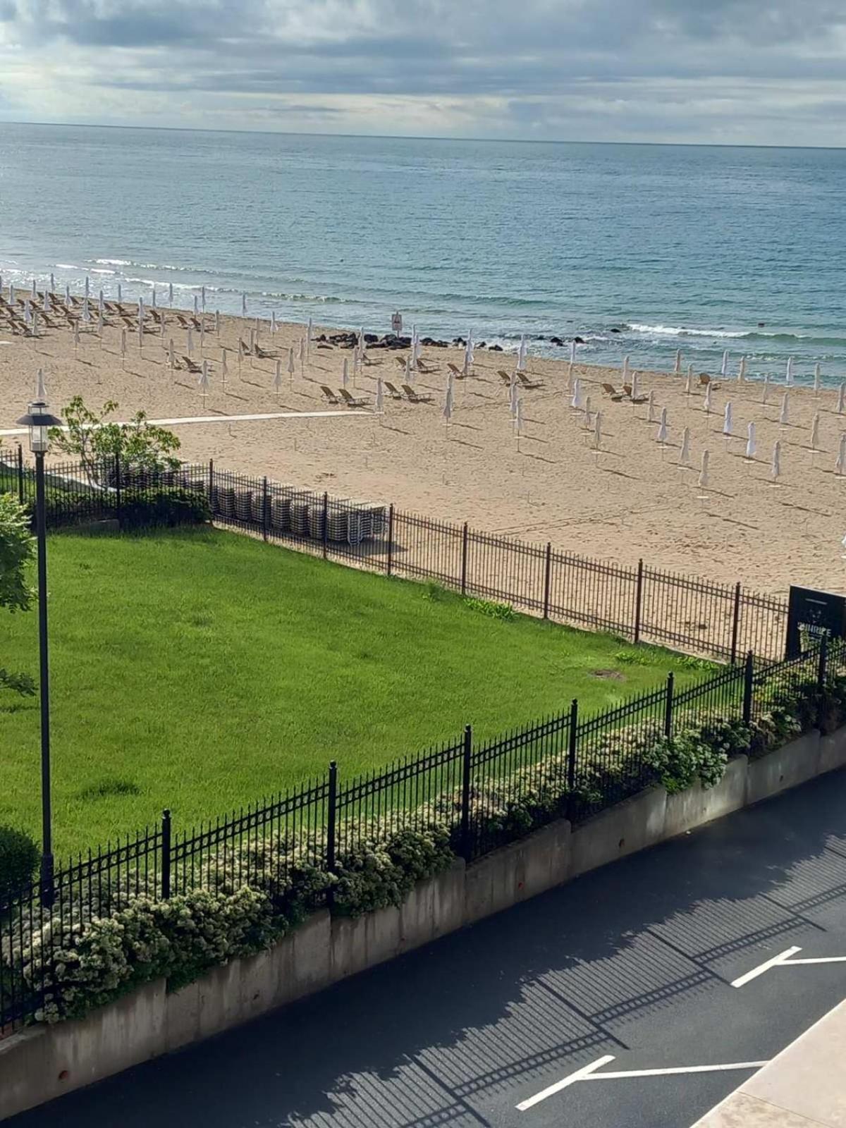 Апартаменти Съни Бей Pantai Sunny Luaran gambar